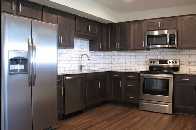 2 bdr Kitchen - University Ridge Apartments