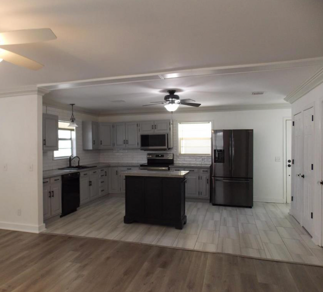 Foto del edificio - 3 bedroom 2 bath home in North Poplar Bluff