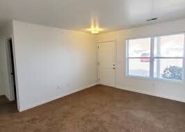 Sala de estar con vista al campo - Country View Estates