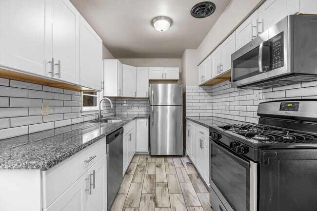 Building Photo - 2408 26th St
