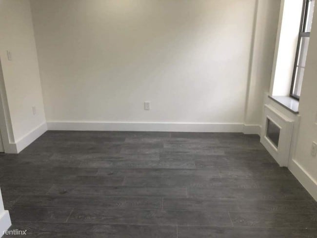 Building Photo - 3 br, 1 bath Apartment - 49 Seaman Ave