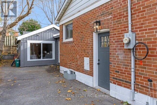 Building Photo - 10 Cleaveholm Dr