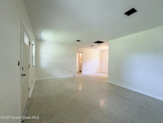 Foto del edificio - 728 Lund Ct