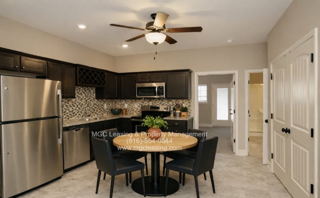 Building Photo - 3 Bedroom Luxury Townhome for rent in Lee's Summit