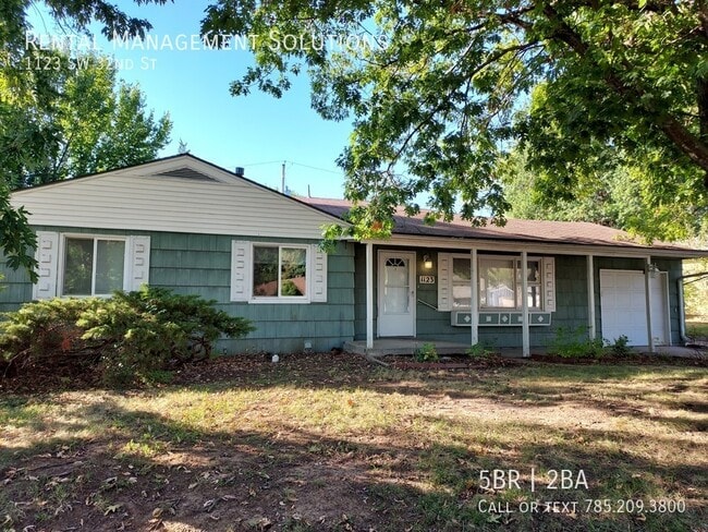 Building Photo - 1123 SW 32nd St- 5 BED/2 BATH
