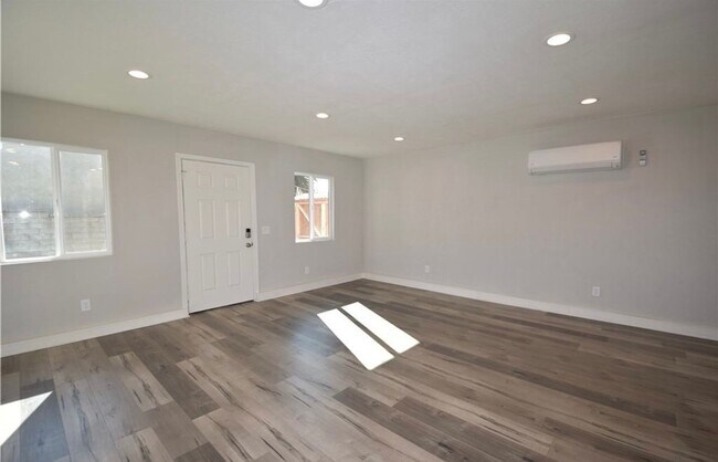 Foto del edificio - 8235 Agnes Ave