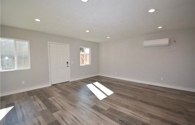 Building Photo - 8235 Agnes Ave