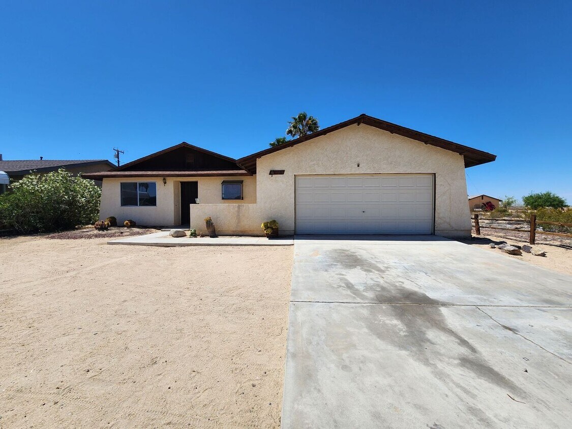 Foto del edificio - Newly Remodeled 3 Bedroom 2 Bath Home in C...