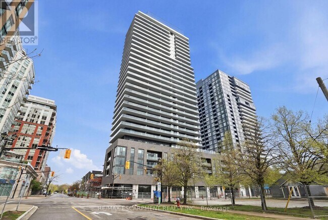 Photo du bâtiment - 2075 Lakeshore Rd.