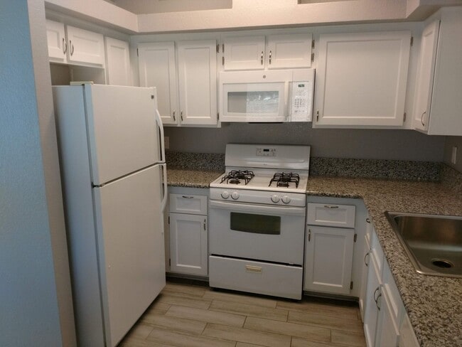 Foto del edificio - Henderson 4 Bedroom