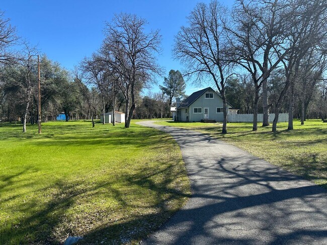 Foto del edificio - Country Living on 4.6 Acres – 3 Bedroom / 2 Bathroom Home in Cottonwood