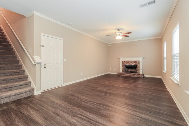 Foto del edificio - 15 Fieldcrest Dr