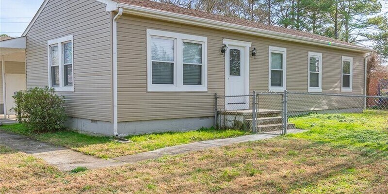 Primary Photo - 3075 Blackstone Court