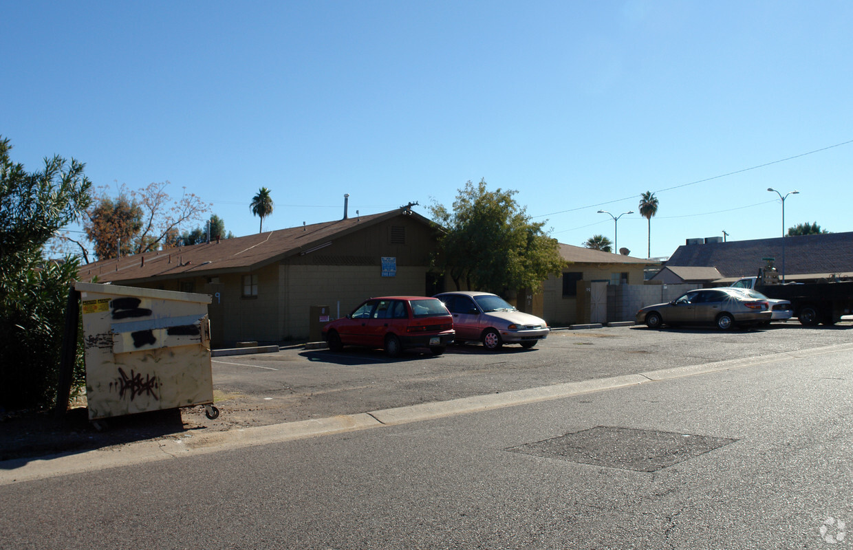 Primary Photo - 5th Street Apartments