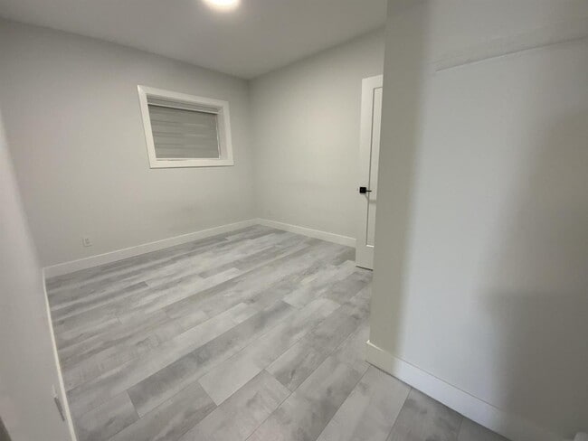 Building Photo - Suite-167xx 16A STREET