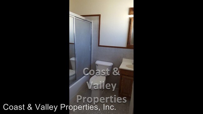 Building Photo - 3 br, 1.5 bath House - 207 Pueblo