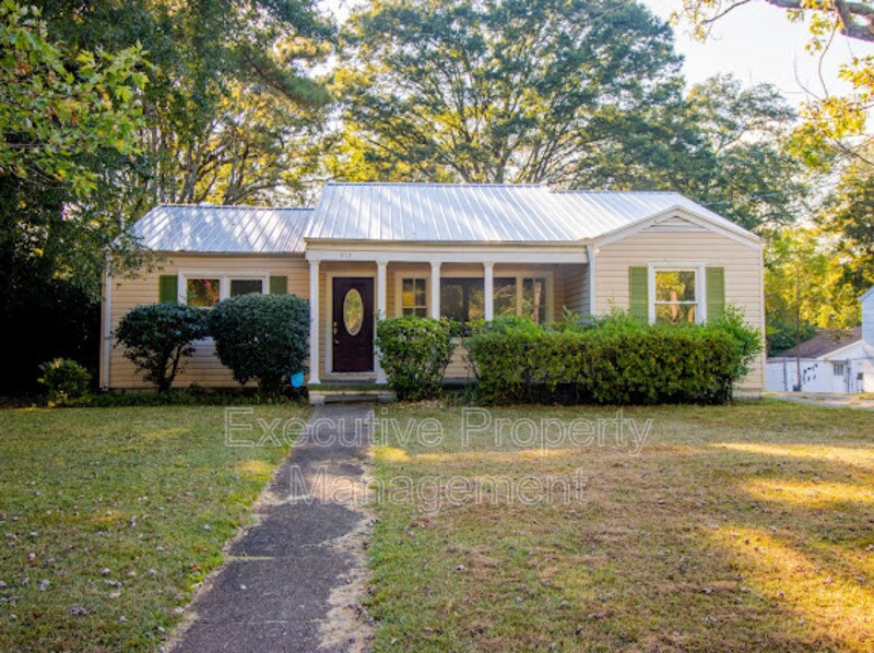 Primary Photo - 912 Meadowbrook Dr
