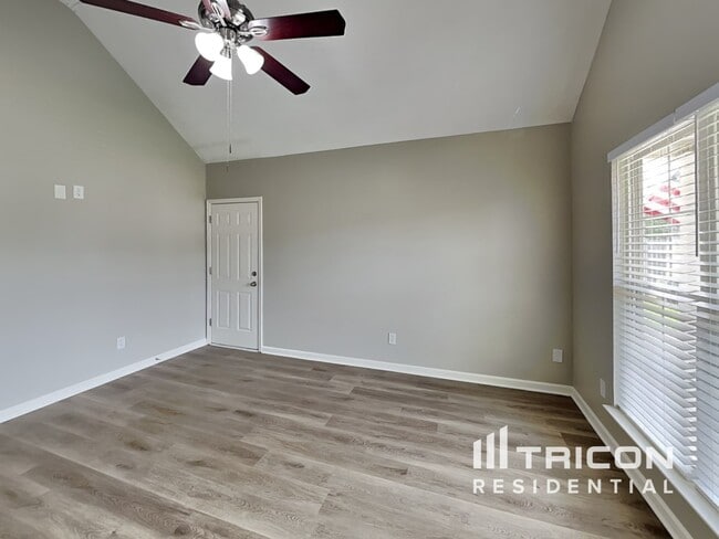 Building Photo - 474 Albion Way