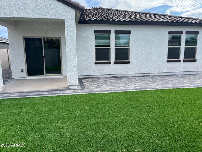 Foto del edificio - 4422 N 100th Dr