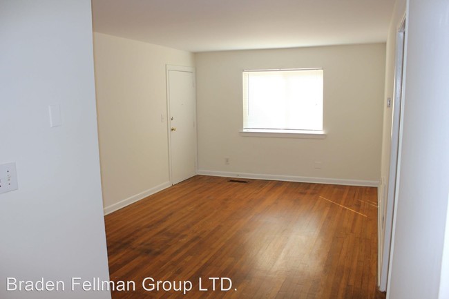 Building Photo - 2 br, 1 bath Apartment - 711 Oakview Road