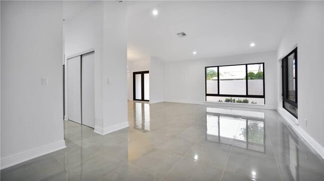 Building Photo - 11159 NW 10th Pl