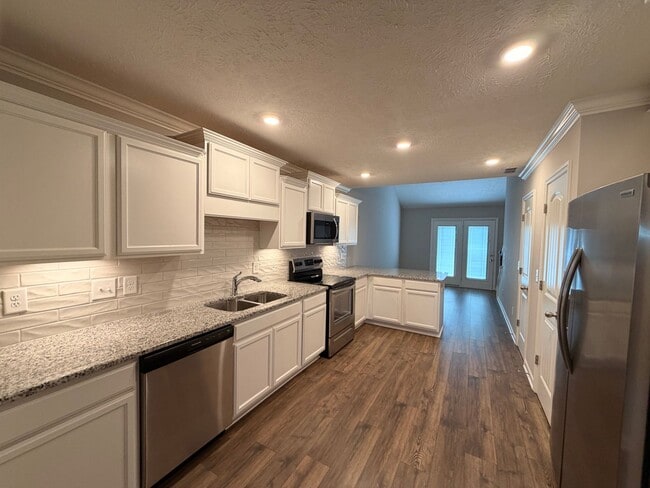 Building Photo - Gorgeous 2 BR 2.5 Bath End Unit Townhome - Available Now in Murfreesboro!