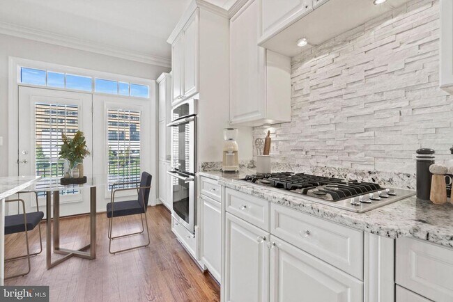 Foto del edificio - 12168 Chancery Station Cir