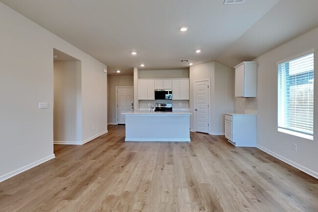 Building Photo - 2921 Ember Dr