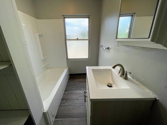 Building Photo - 117 Crawford Ave