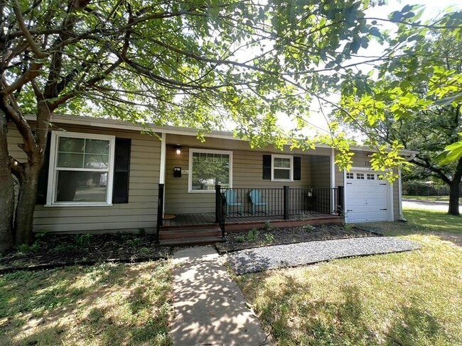 Building Photo - 1311 Aggie Ln