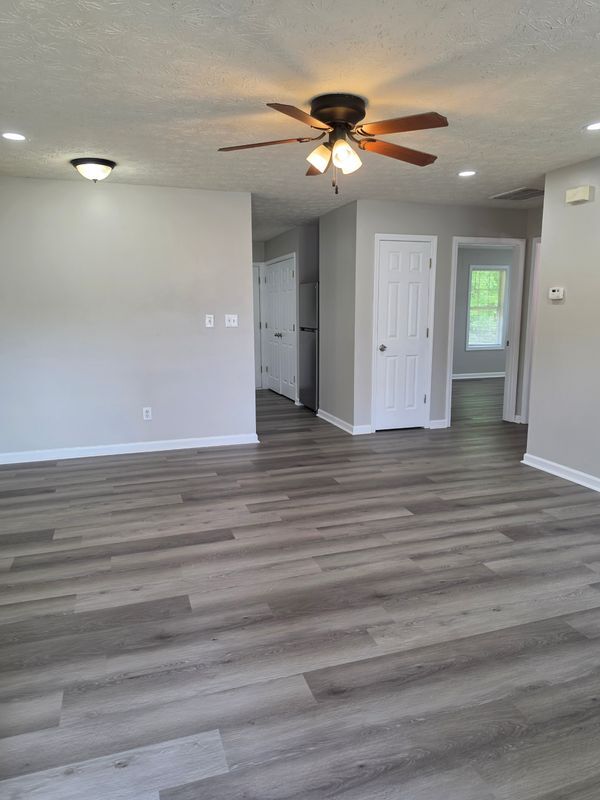 Building Photo - 515 Baron Dr