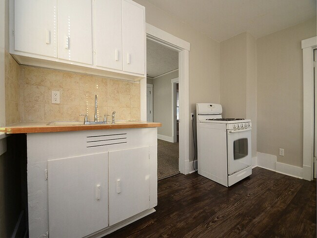 Building Photo - 3361 N 59th St