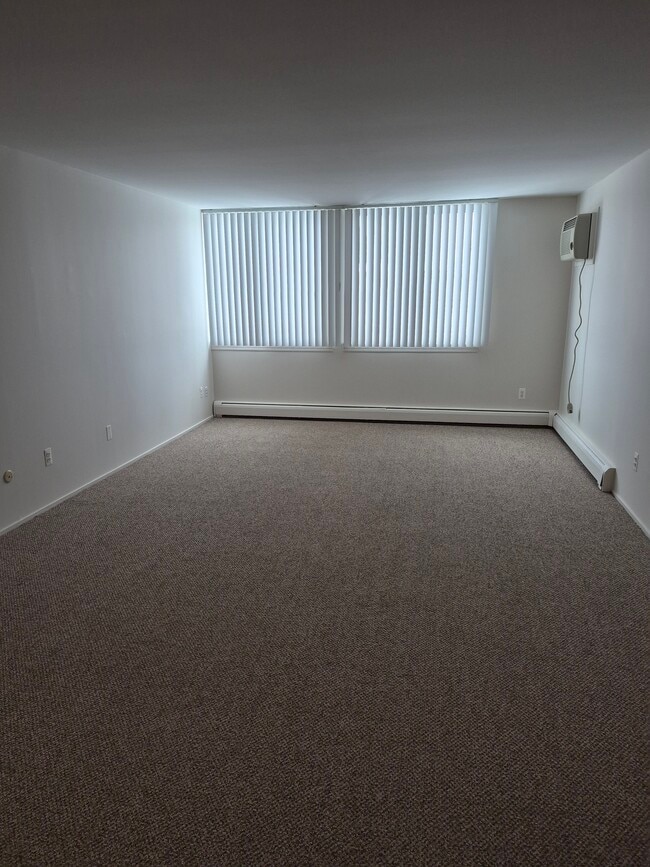 Sala de estar - 239 Twelve Mile Rd