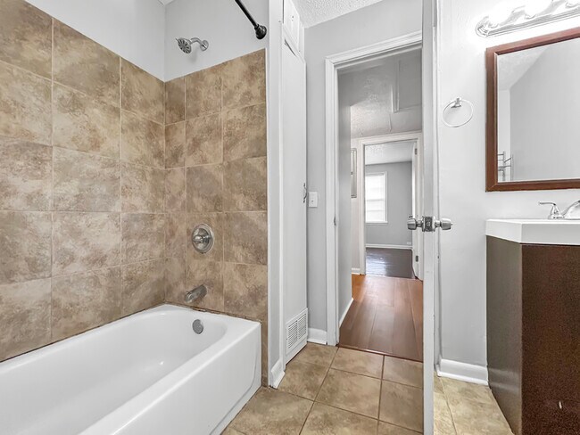Building Photo - 5709 Milmar Dr S