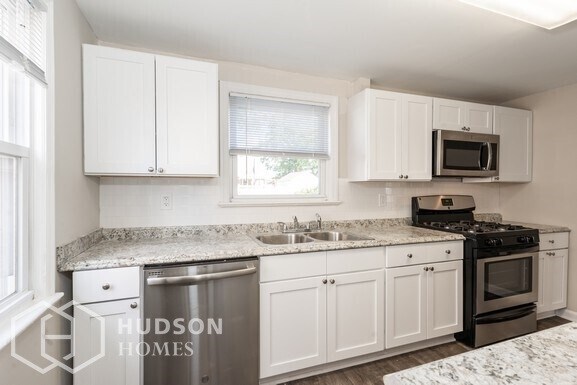 Foto del edificio - NOW AVAILABLE! - 92 OAK ST, AVENEL, NJ, 07001