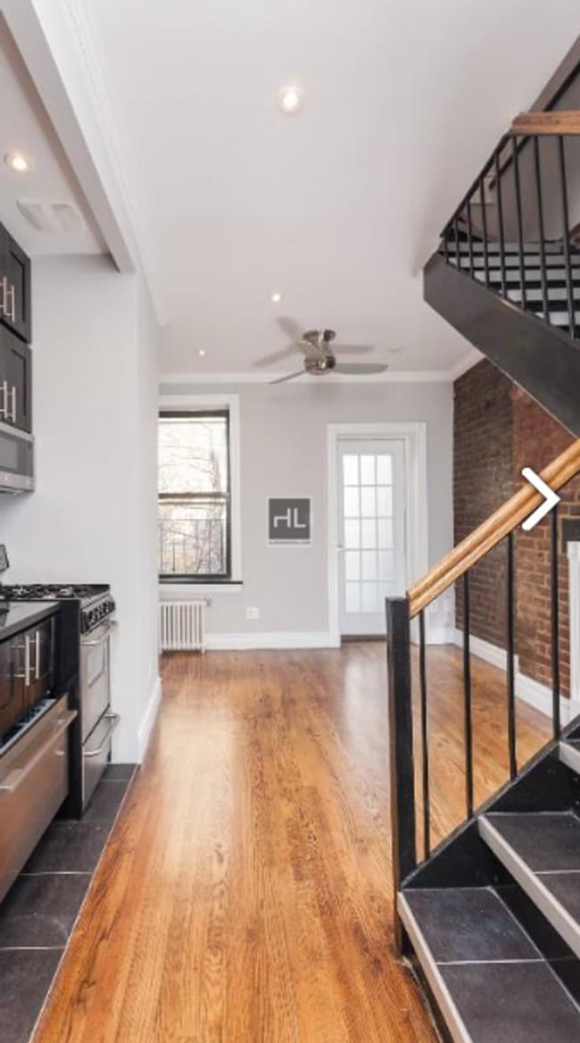 Building Photo - Mott Street