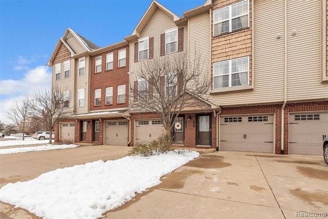 Building Photo - 2205 Knotty Pine Tr