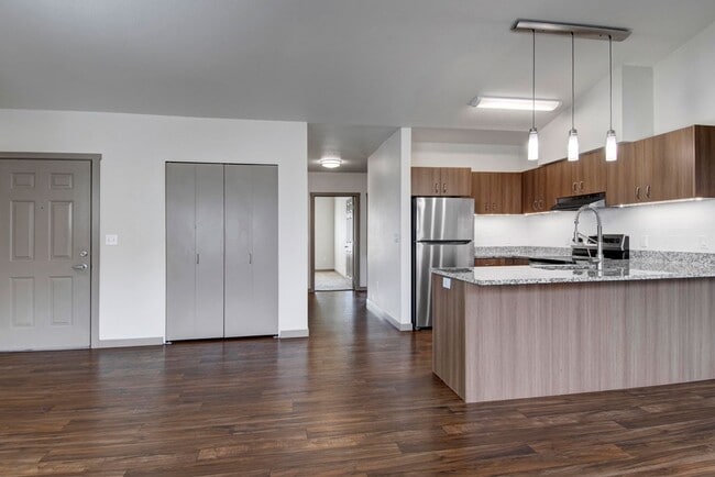 Building Photo - Bellevue Crossing Apartments