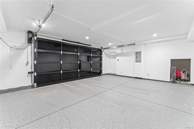Building Photo - 3 br, 3 bath Townhome - 14222 Tiara St Apt 2