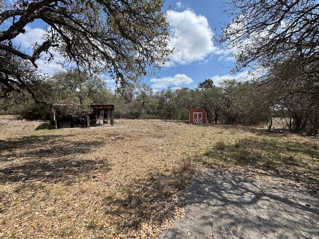 Foto del edificio - 2 Homes on 6-acres!