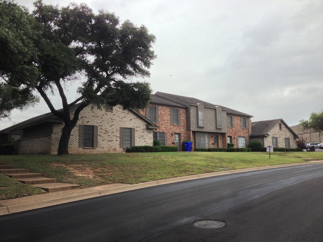 Primary Photo - Townhome *LEASING SPECIAL AVAILABLE*