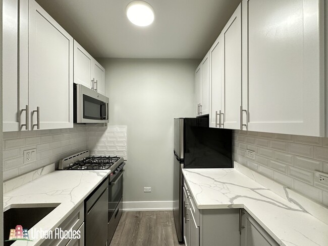 Building Photo - 503 W Belmont Ave