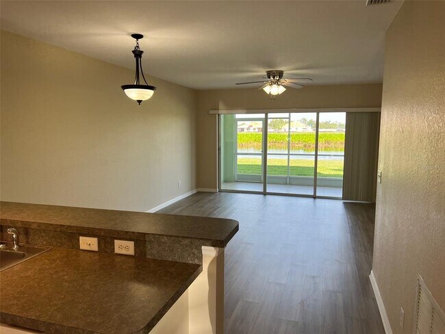 Foto del edificio - 2160 Heron Lake Dr
