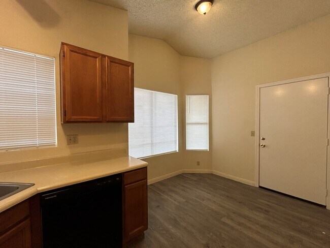Foto del edificio - 2743 S 156th Ave