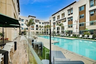 Building Photo - Enclave Town Center