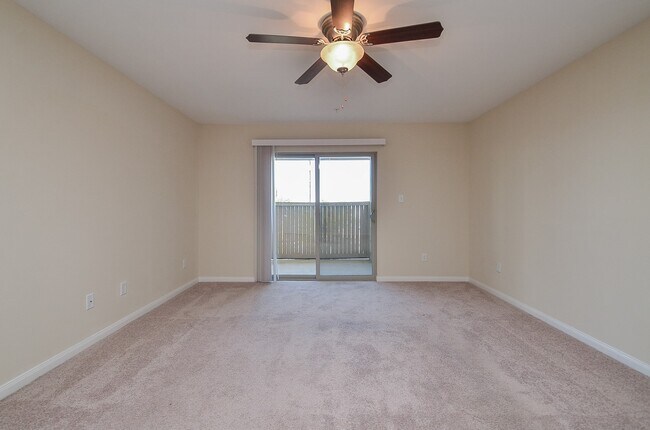 Foto del edificio - 8415 Hearth Dr