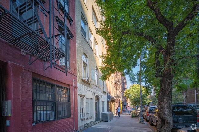 Building Photo - 431 E 6th St