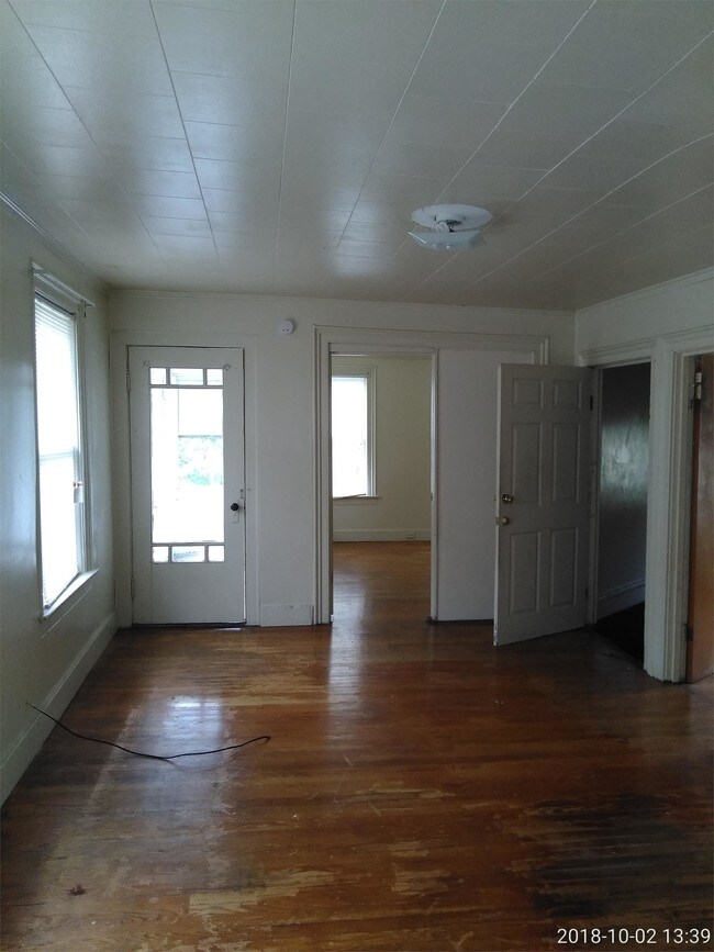 Foto del edificio - 227-29-229 Lakeview Ave