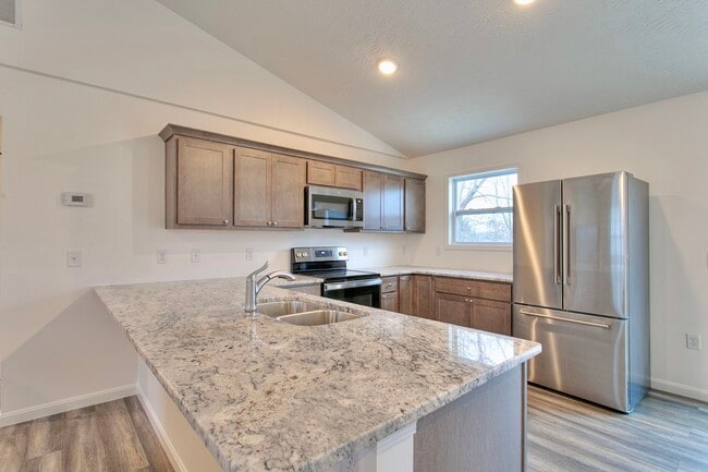 Building Photo - 120 Cheyenne Dr