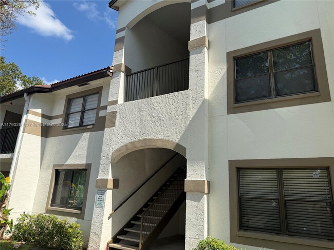Building Photo - 650 S Park Rd